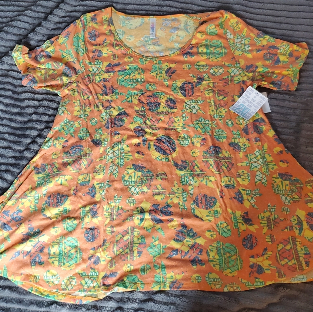 Peach with geometric print perfect T